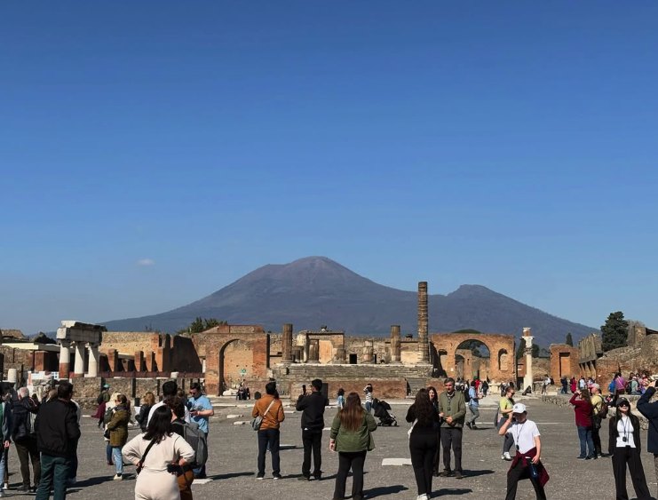 A guided group on the cone of Mount Vesuvius